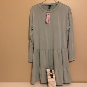 Wild fable women’s size S long sleeve dress. Free socks included